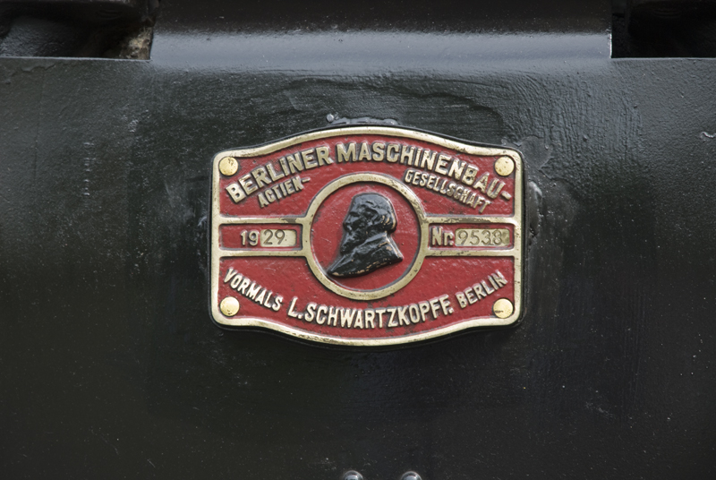 _DSE2420.jpg - Builders plate
