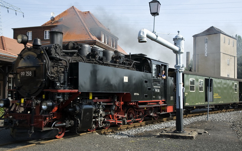 _DSE2446.jpg - Der Morgenzug trifft in Zittau Vorstadt ein