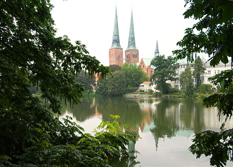 der Dom zu Lübeck, von der Wallstrasse aus gesehen 